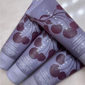 Fenty Beauty Cherry Dub Superfine Daily Cleansing Face Scrub